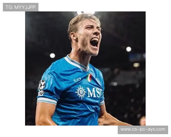 那不勒斯前锋抢点意识出众，门前冷静命中